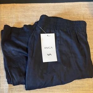 NWT RVCA flowy black pants with pockets. 100% Viscoe. Size Large.